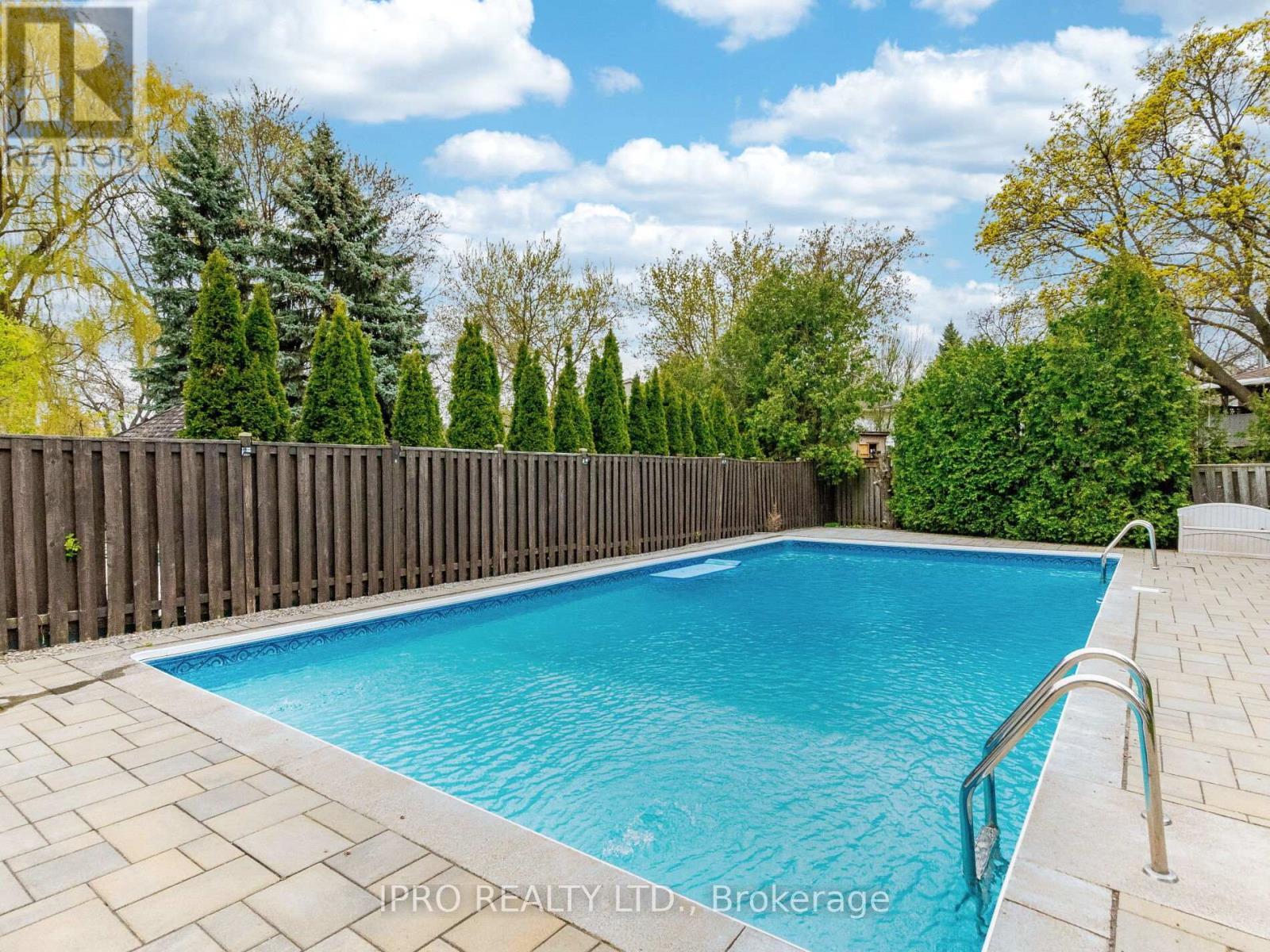












2564 LUNDIGAN DRIVE

,
Mississauga (Clarkson),




Ontario
L5J3W1

