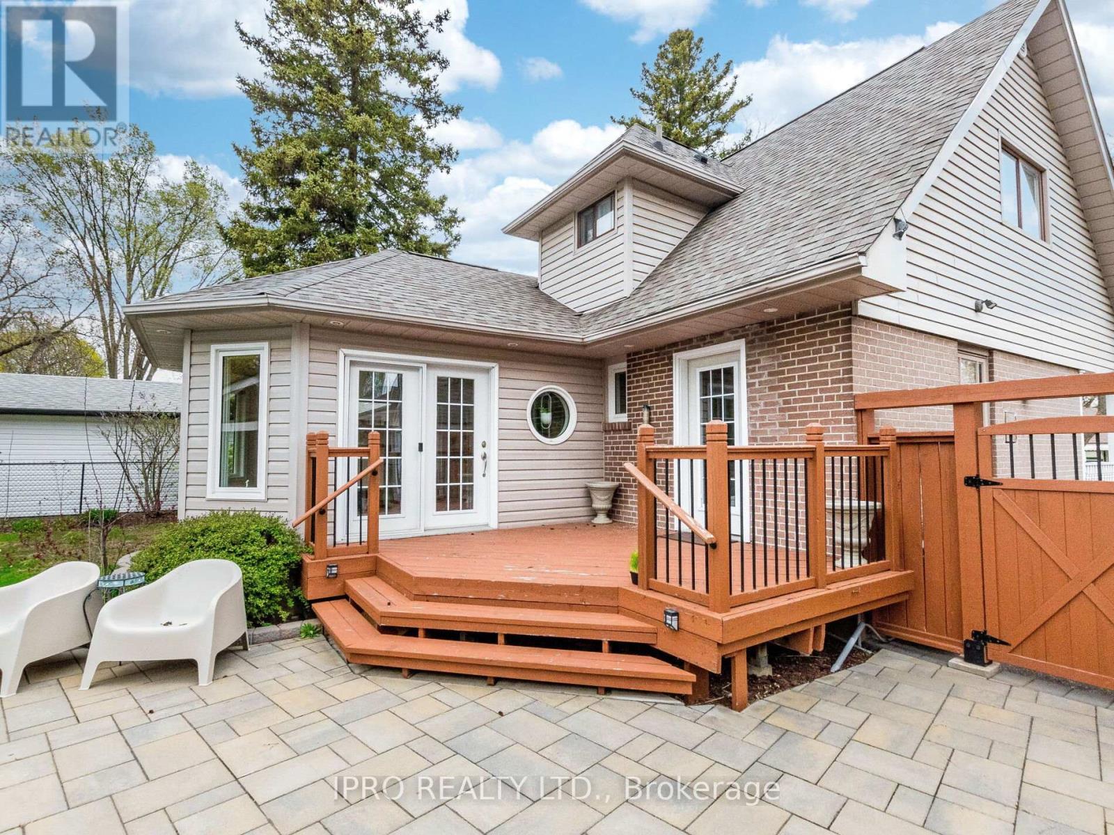












2564 LUNDIGAN DRIVE

,
Mississauga (Clarkson),




Ontario
L5J3W1


