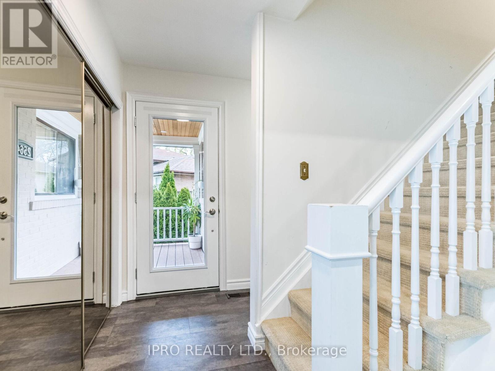 












2564 LUNDIGAN DRIVE

,
Mississauga (Clarkson),




Ontario
L5J3W1

