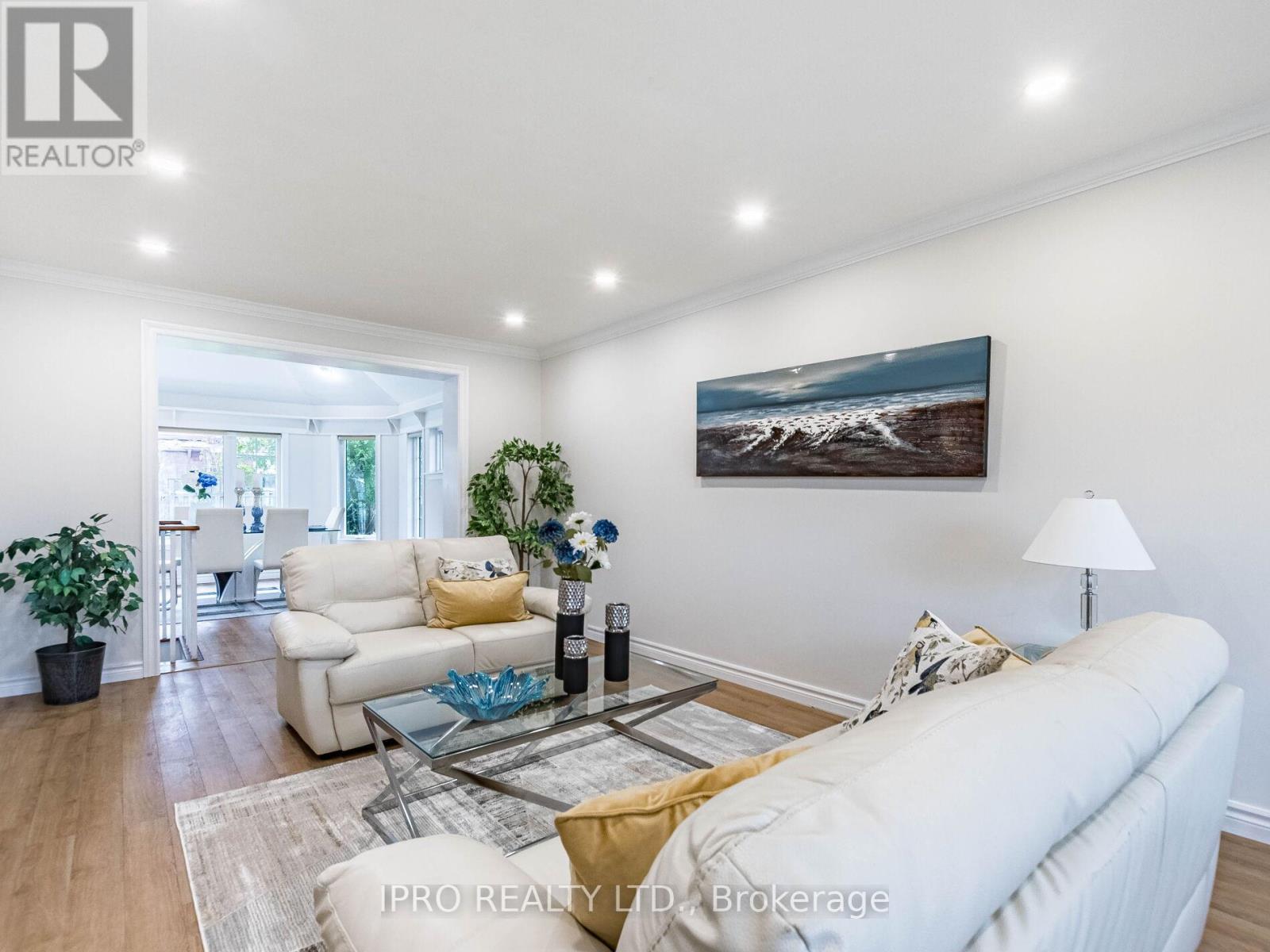 












2564 LUNDIGAN DRIVE

,
Mississauga (Clarkson),




Ontario
L5J3W1

