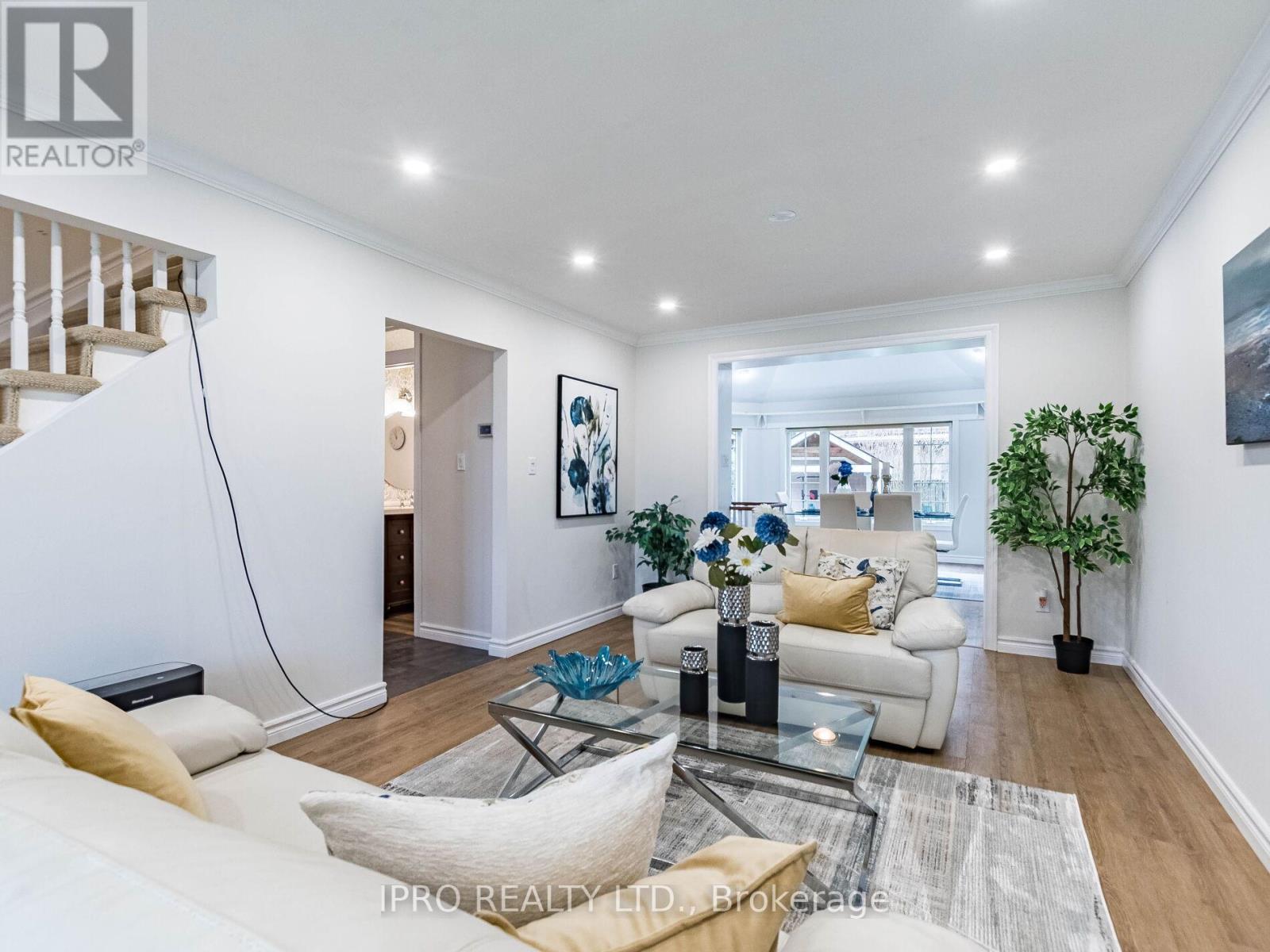 












2564 LUNDIGAN DRIVE

,
Mississauga (Clarkson),




Ontario
L5J3W1

