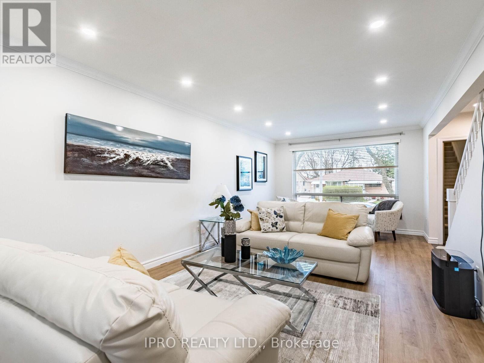 












2564 LUNDIGAN DRIVE

,
Mississauga (Clarkson),




Ontario
L5J3W1

