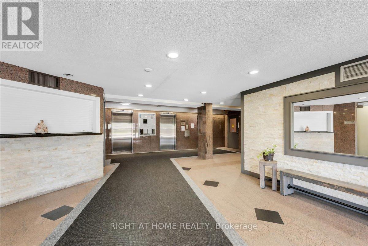 












412 - 4 LISA STREET

,
Brampton (Queen Street Corridor),




Ontario
L6T4B6

