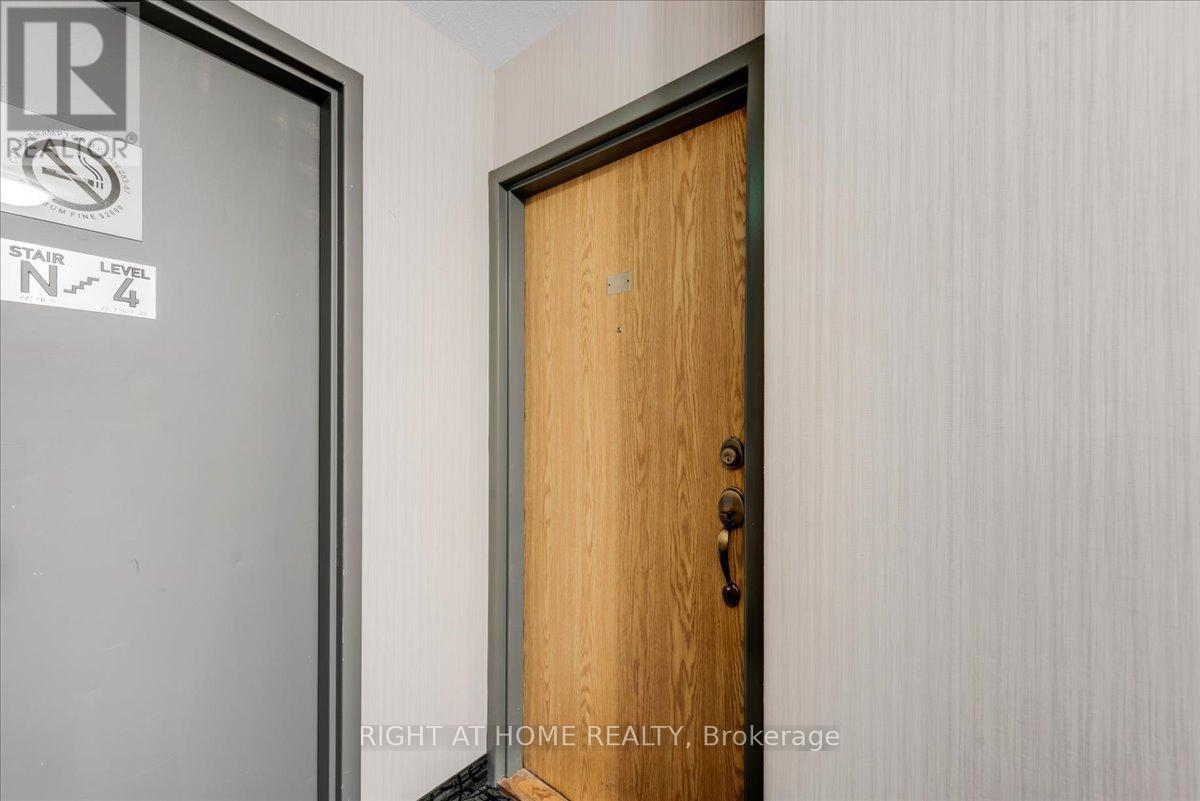 












412 - 4 LISA STREET

,
Brampton (Queen Street Corridor),




Ontario
L6T4B6

