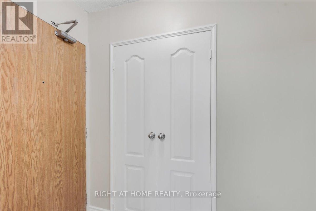 












412 - 4 LISA STREET

,
Brampton (Queen Street Corridor),




Ontario
L6T4B6

