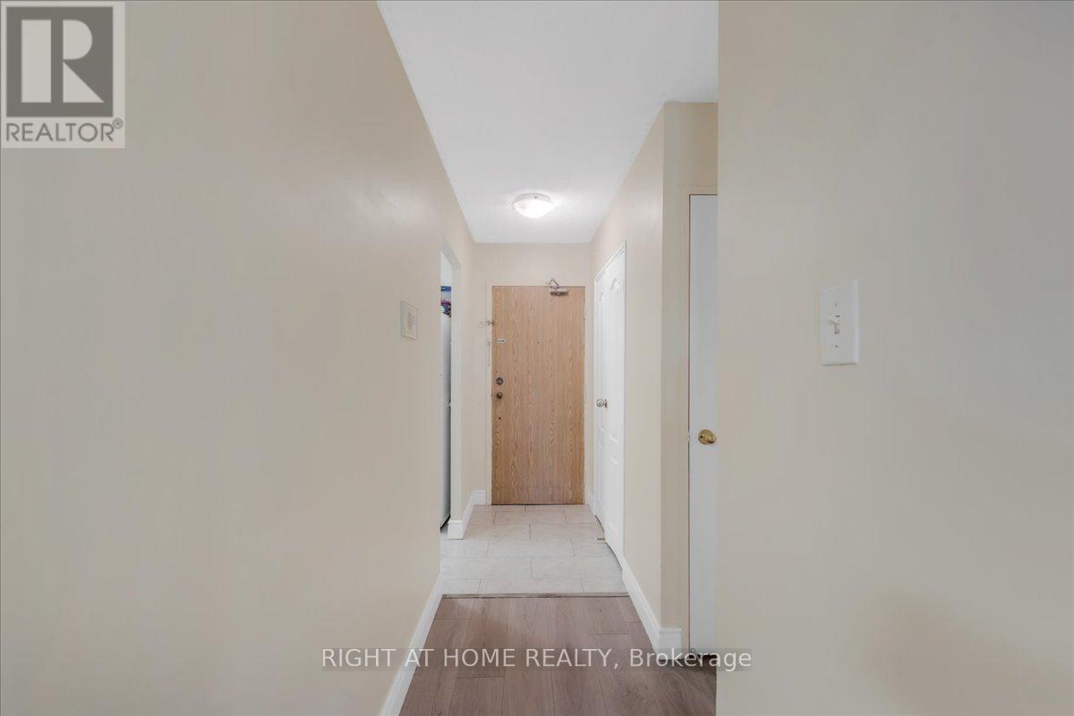 












412 - 4 LISA STREET

,
Brampton (Queen Street Corridor),




Ontario
L6T4B6

