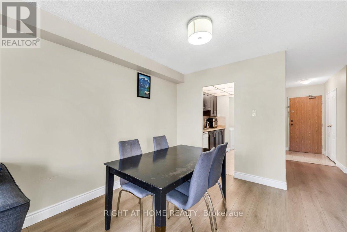 












412 - 4 LISA STREET

,
Brampton (Queen Street Corridor),




Ontario
L6T4B6

