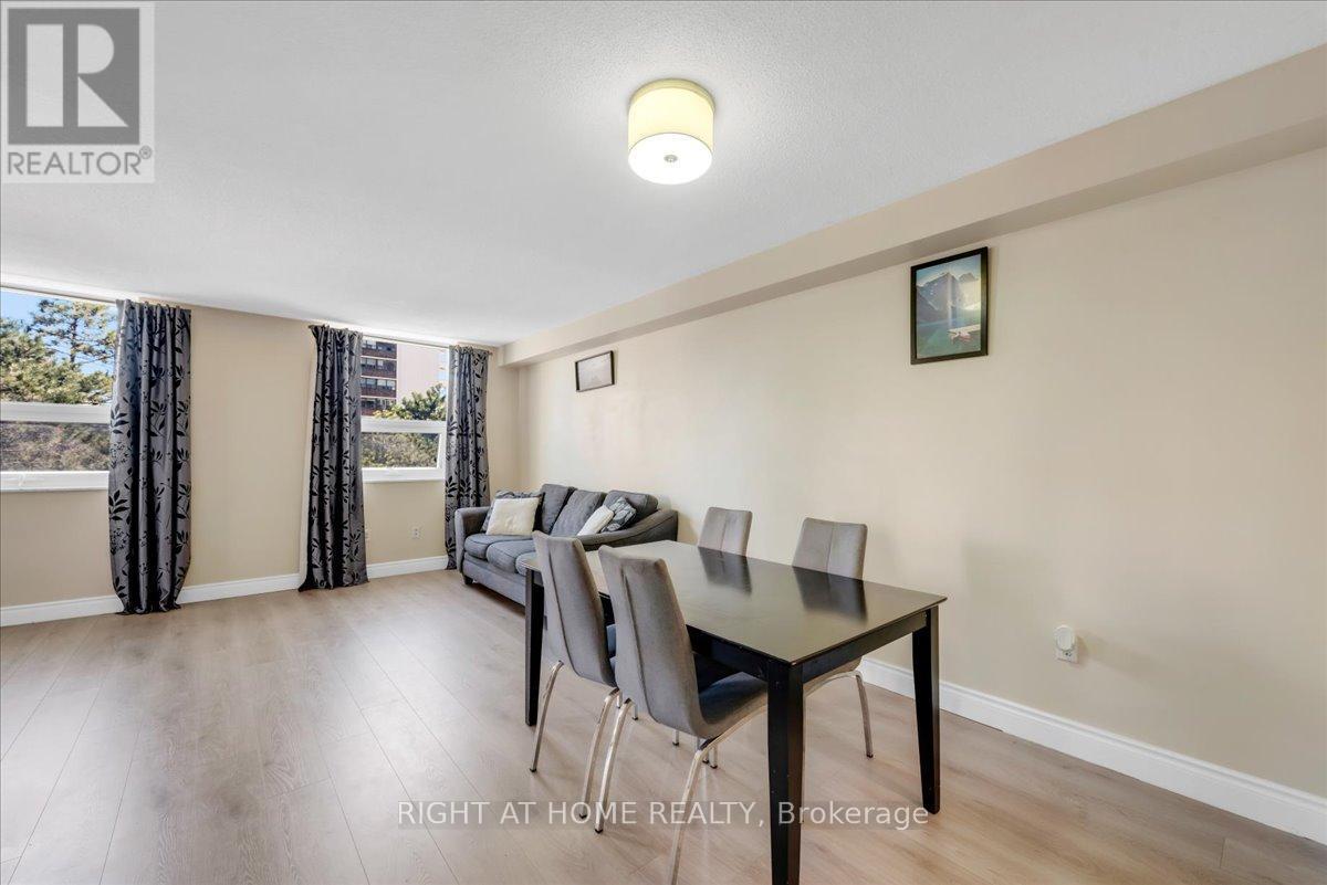 












412 - 4 LISA STREET

,
Brampton (Queen Street Corridor),




Ontario
L6T4B6

