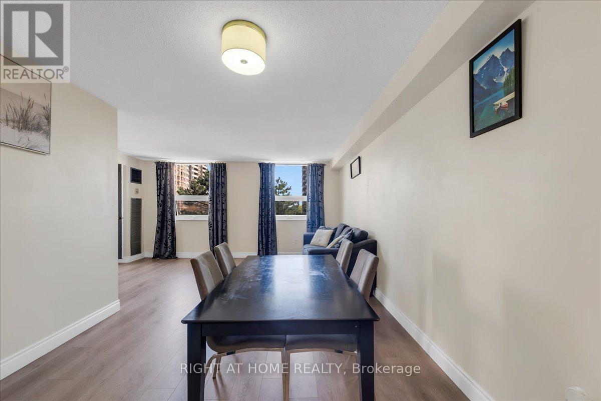 












412 - 4 LISA STREET

,
Brampton (Queen Street Corridor),




Ontario
L6T4B6

