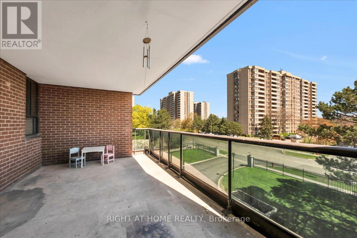 












412 - 4 LISA STREET

,
Brampton (Queen Street Corridor),




Ontario
L6T4B6

