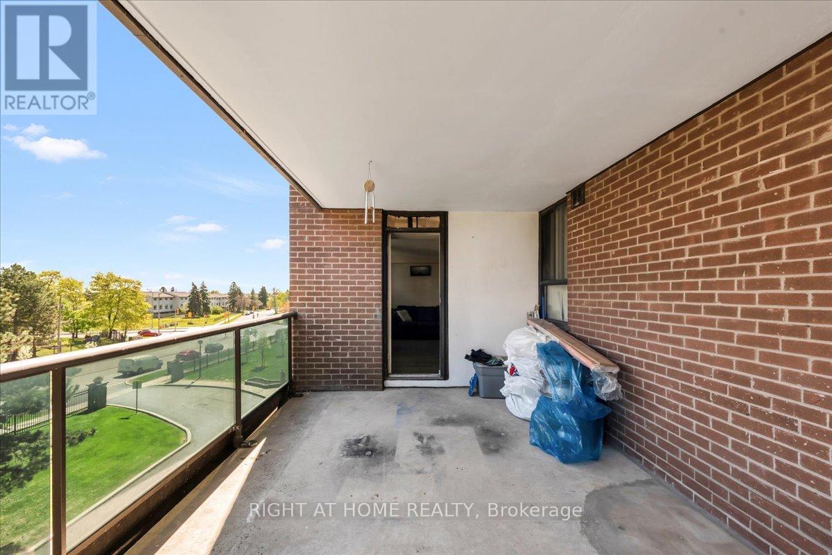 












412 - 4 LISA STREET

,
Brampton (Queen Street Corridor),




Ontario
L6T4B6

