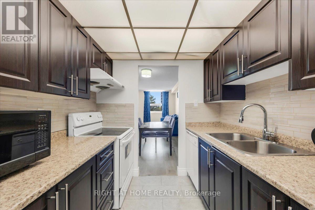 












412 - 4 LISA STREET

,
Brampton (Queen Street Corridor),




Ontario
L6T4B6

