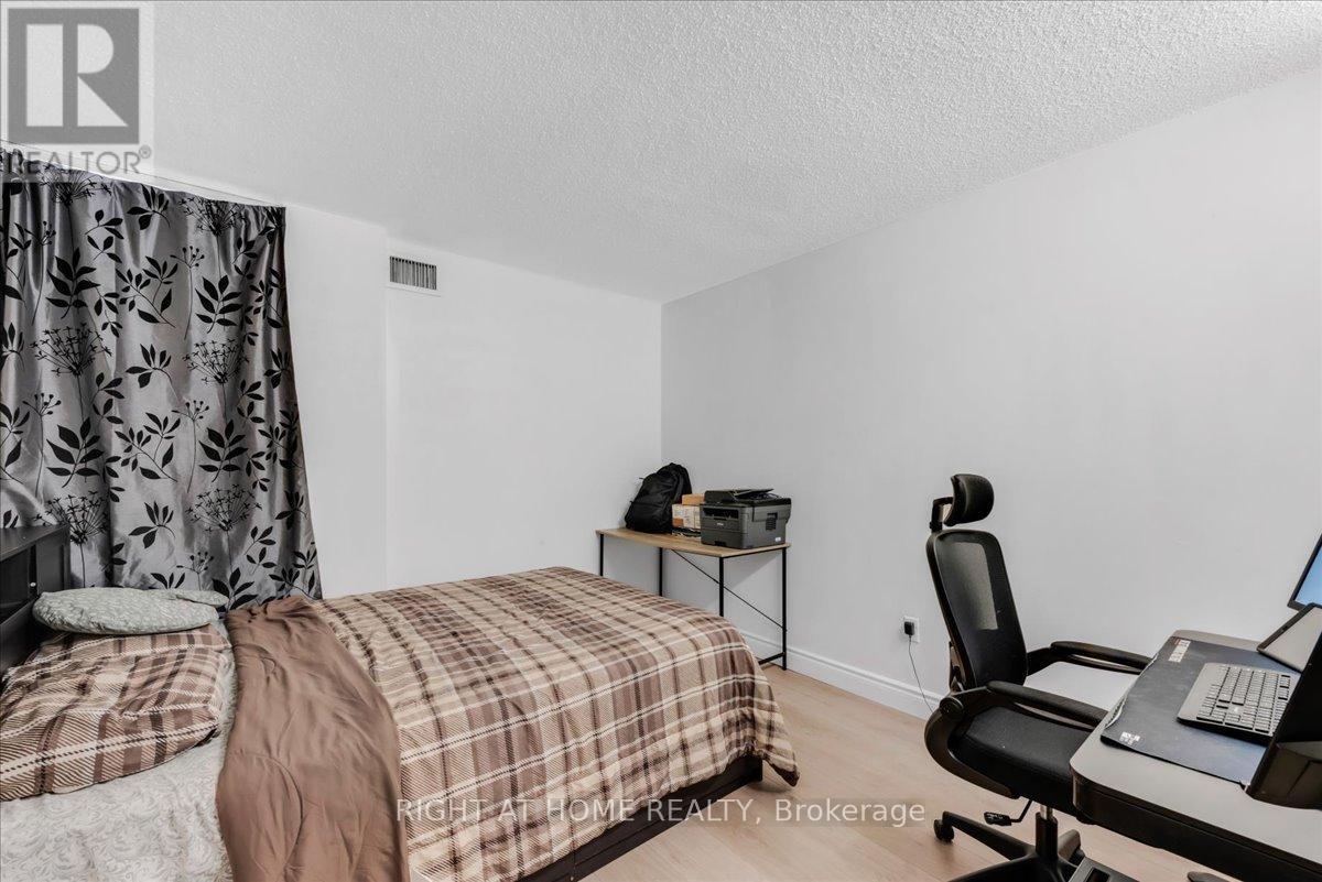 












412 - 4 LISA STREET

,
Brampton (Queen Street Corridor),




Ontario
L6T4B6

