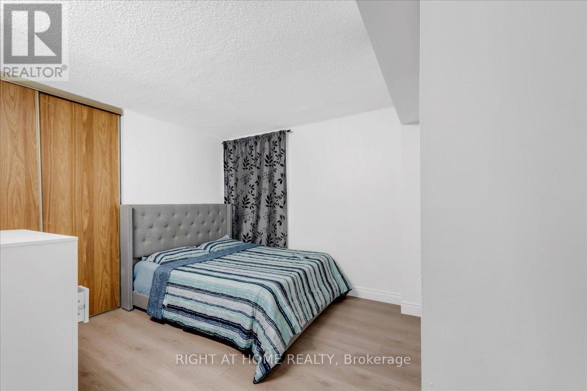 












412 - 4 LISA STREET

,
Brampton (Queen Street Corridor),




Ontario
L6T4B6

