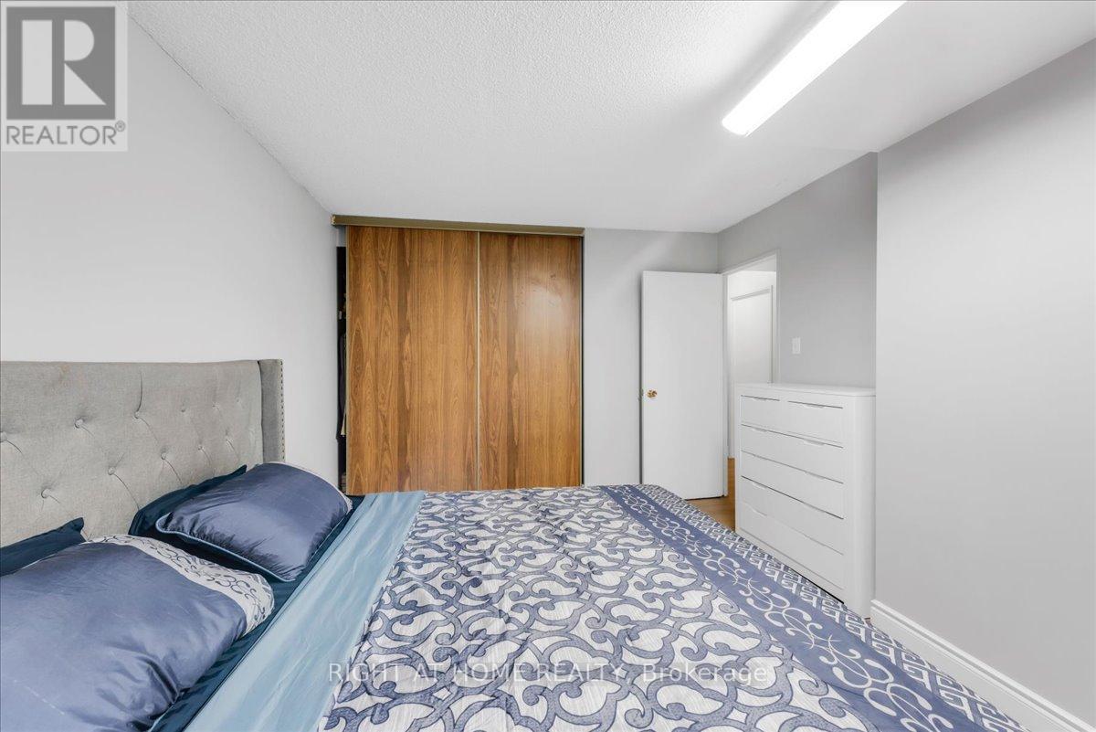 












412 - 4 LISA STREET

,
Brampton (Queen Street Corridor),




Ontario
L6T4B6

