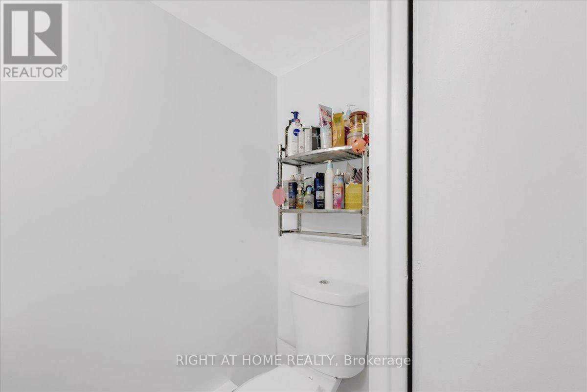 












412 - 4 LISA STREET

,
Brampton (Queen Street Corridor),




Ontario
L6T4B6

