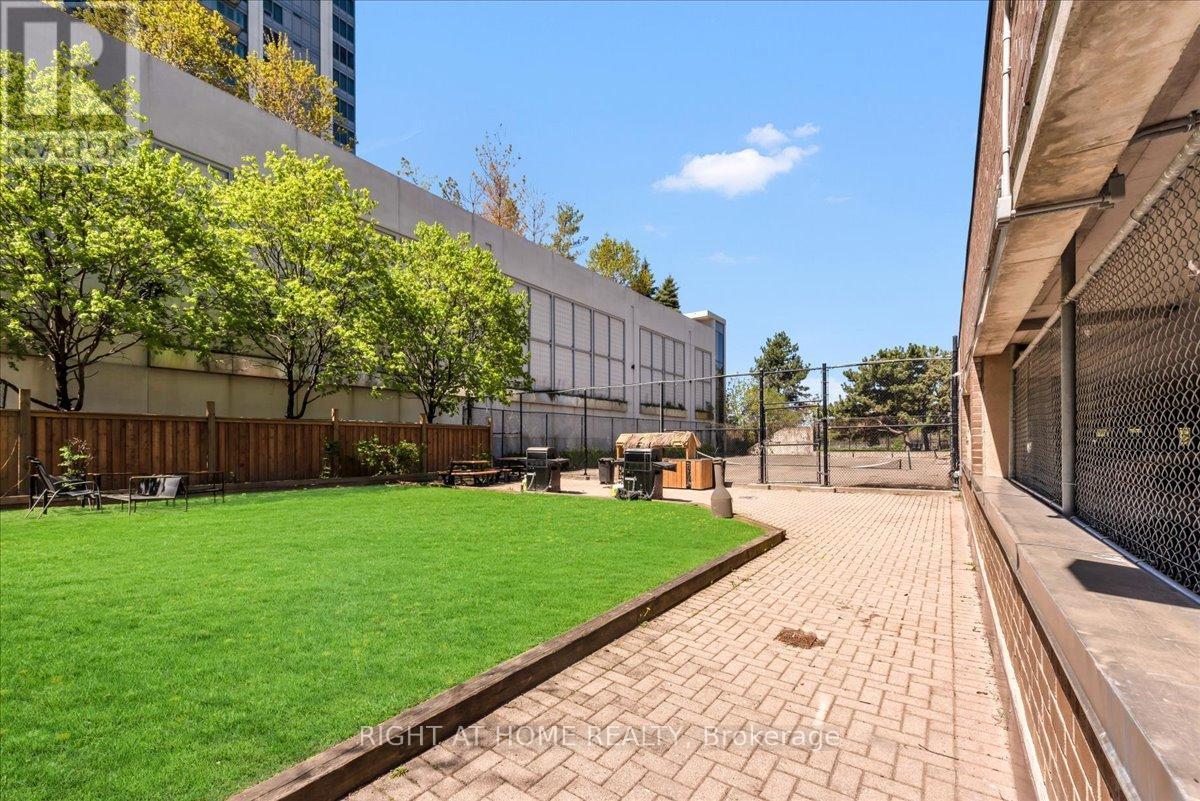 












412 - 4 LISA STREET

,
Brampton (Queen Street Corridor),




Ontario
L6T4B6

