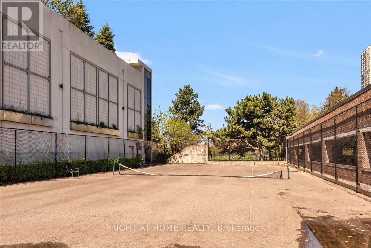 












412 - 4 LISA STREET

,
Brampton (Queen Street Corridor),




Ontario
L6T4B6

