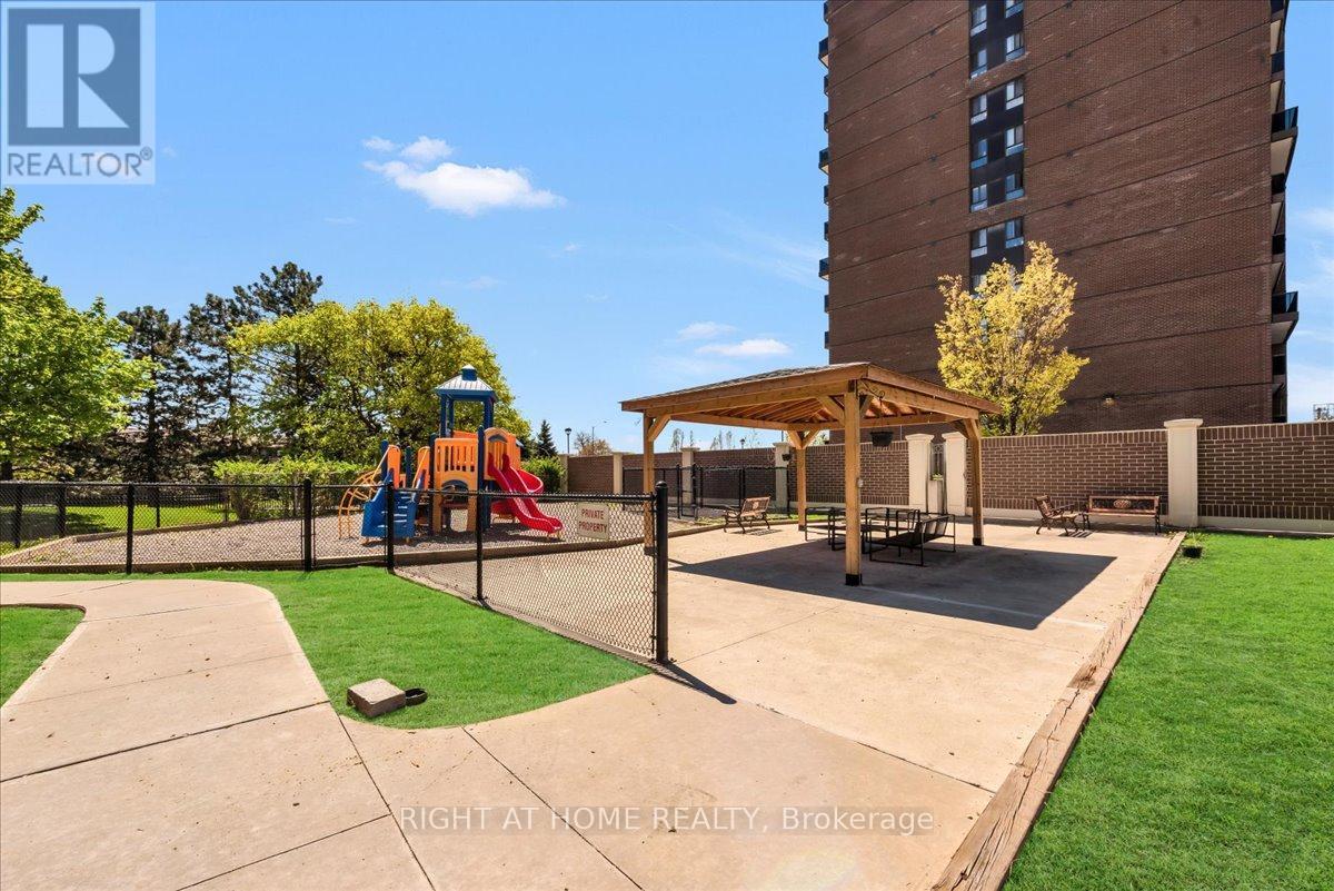 












412 - 4 LISA STREET

,
Brampton (Queen Street Corridor),




Ontario
L6T4B6

