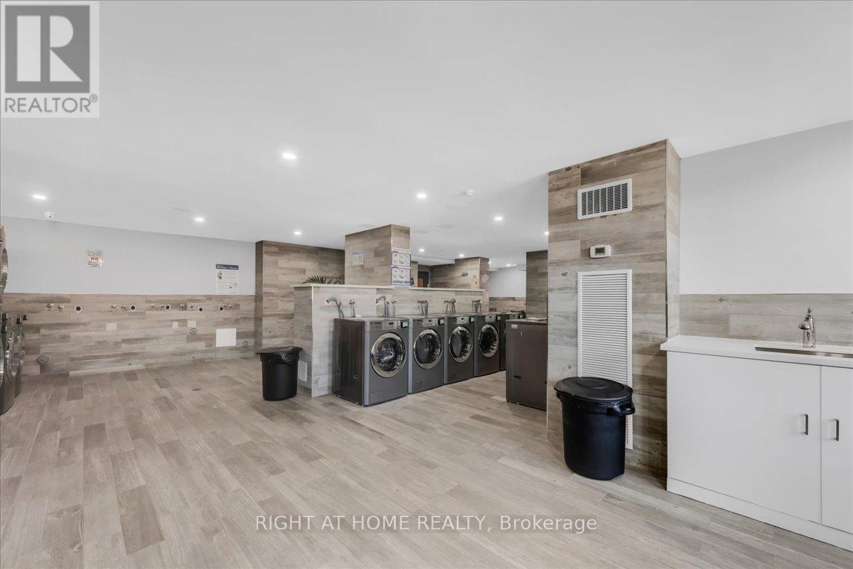 












412 - 4 LISA STREET

,
Brampton (Queen Street Corridor),




Ontario
L6T4B6

