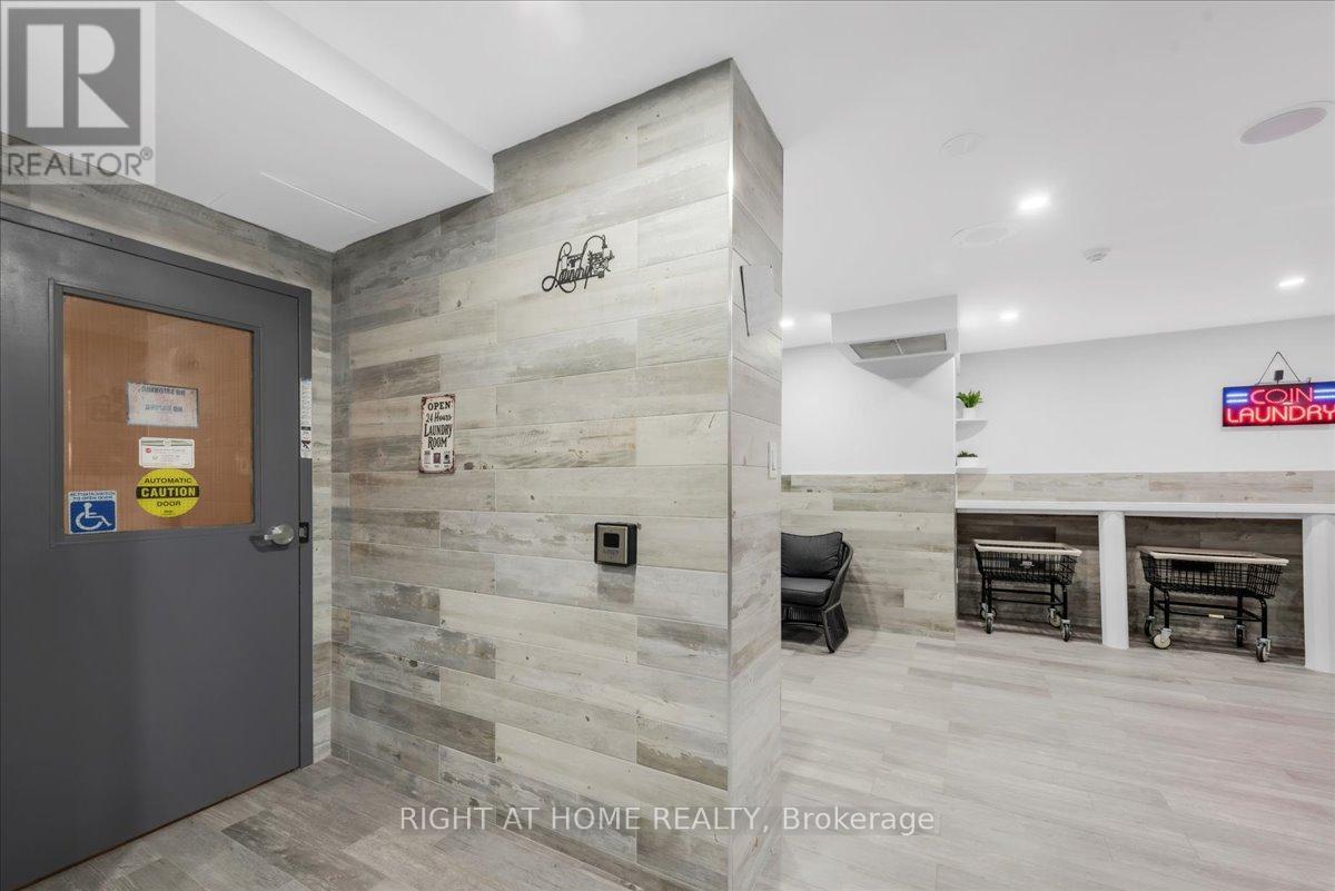












412 - 4 LISA STREET

,
Brampton (Queen Street Corridor),




Ontario
L6T4B6

