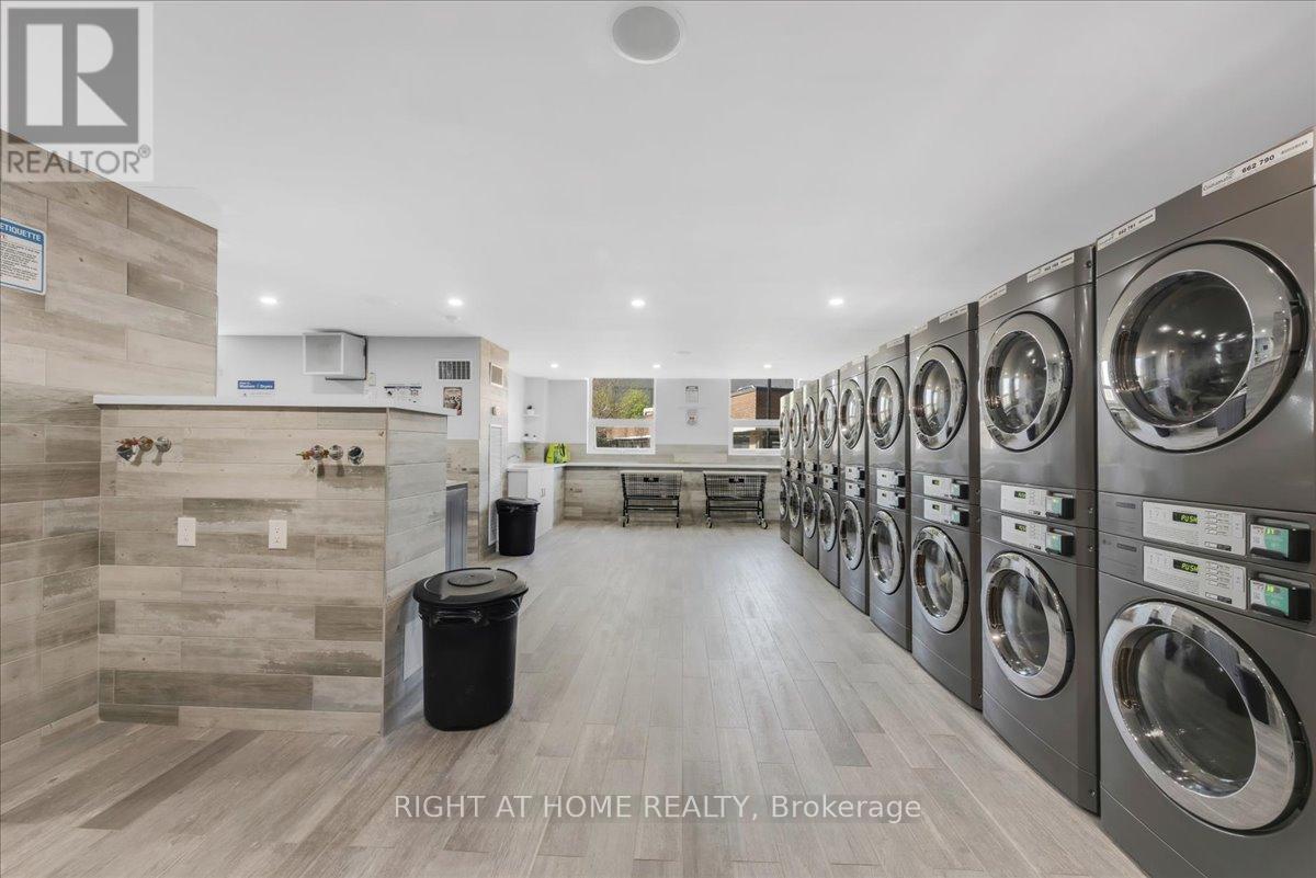 












412 - 4 LISA STREET

,
Brampton (Queen Street Corridor),




Ontario
L6T4B6

