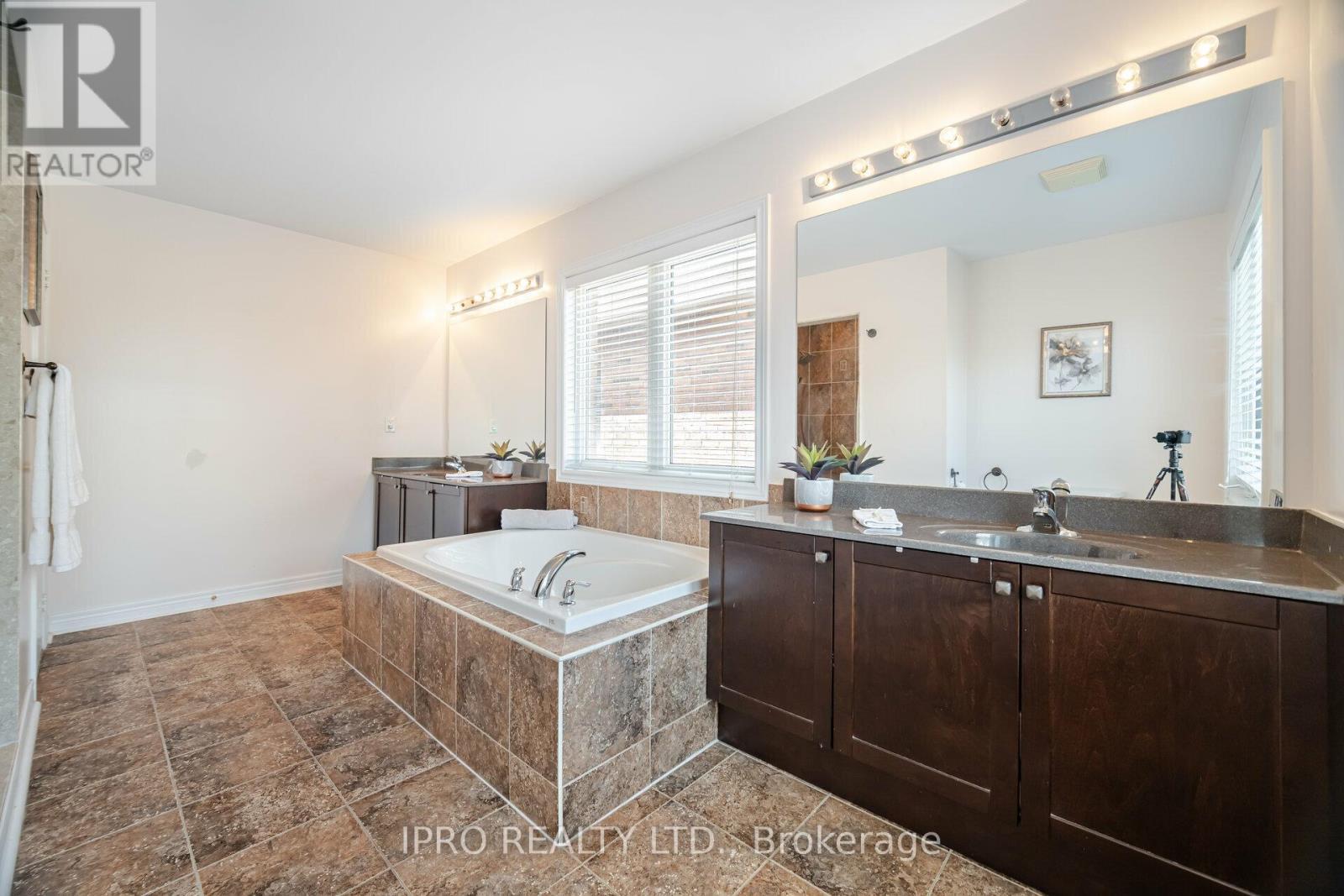 












265 SCOTT BOULEVARD

,
Milton (SC Scott),




Ontario
L9T6Z8

