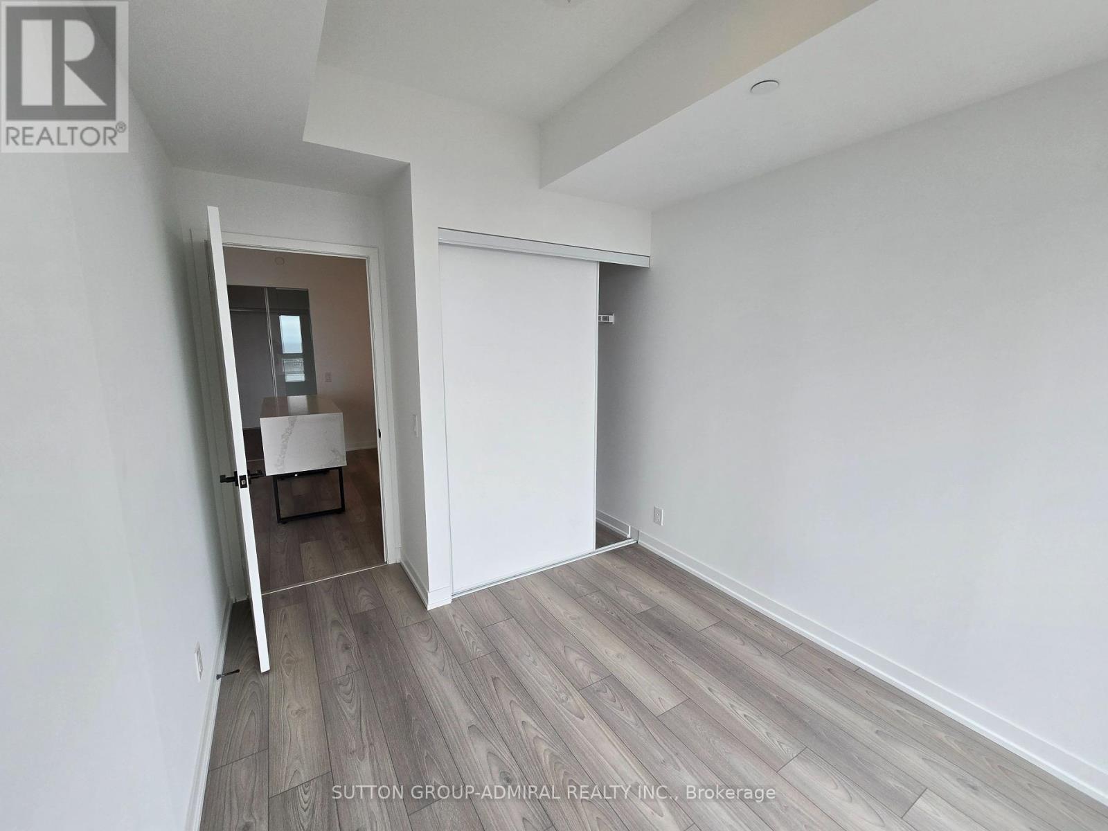 












819 - 285 DUFFERIN STREET W

,
Toronto (South Parkdale),




Ontario
M6K1E6

