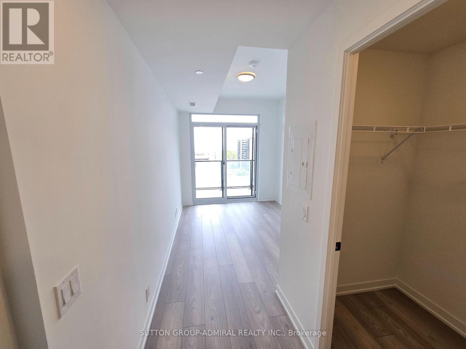 












819 - 285 DUFFERIN STREET W

,
Toronto (South Parkdale),




Ontario
M6K1E6

