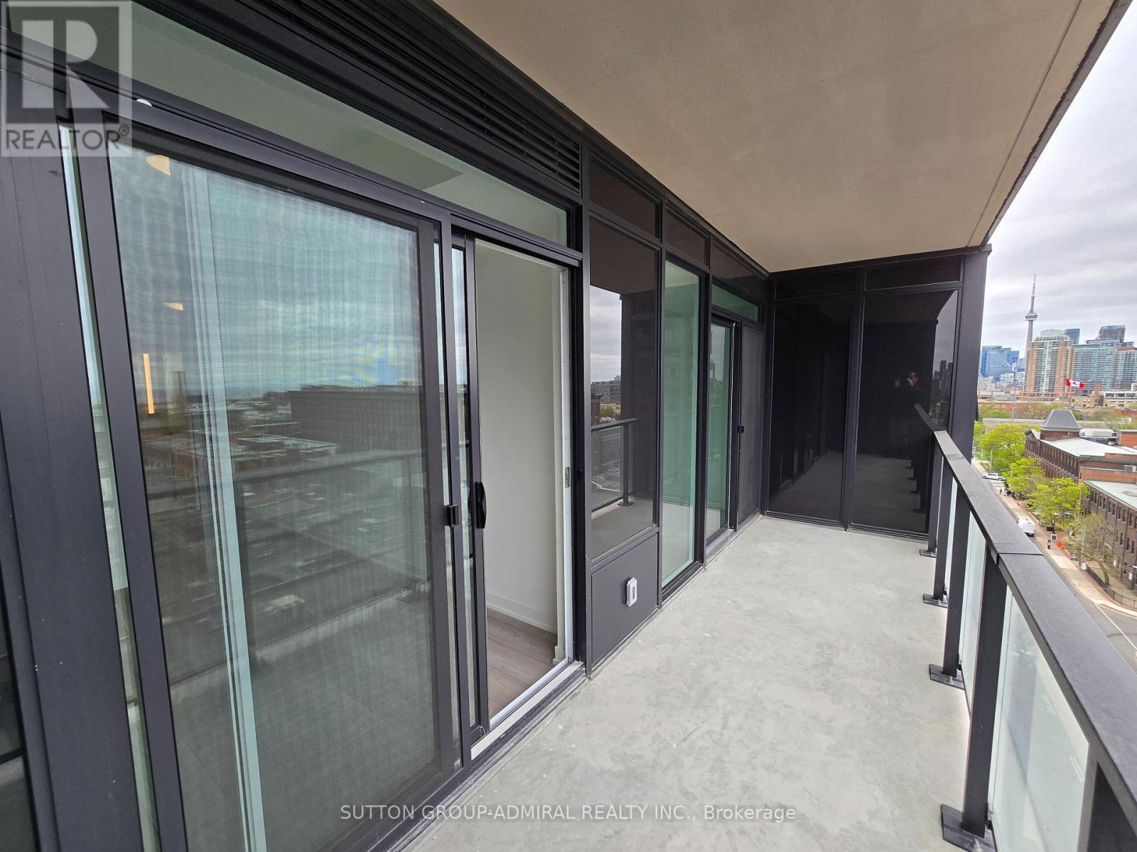 












819 - 285 DUFFERIN STREET W

,
Toronto (South Parkdale),




Ontario
M6K1E6

