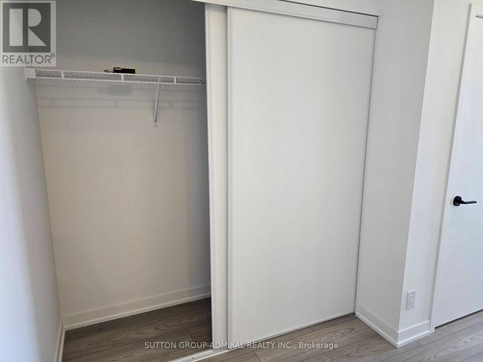 












819 - 285 DUFFERIN STREET W

,
Toronto (South Parkdale),




Ontario
M6K1E6

