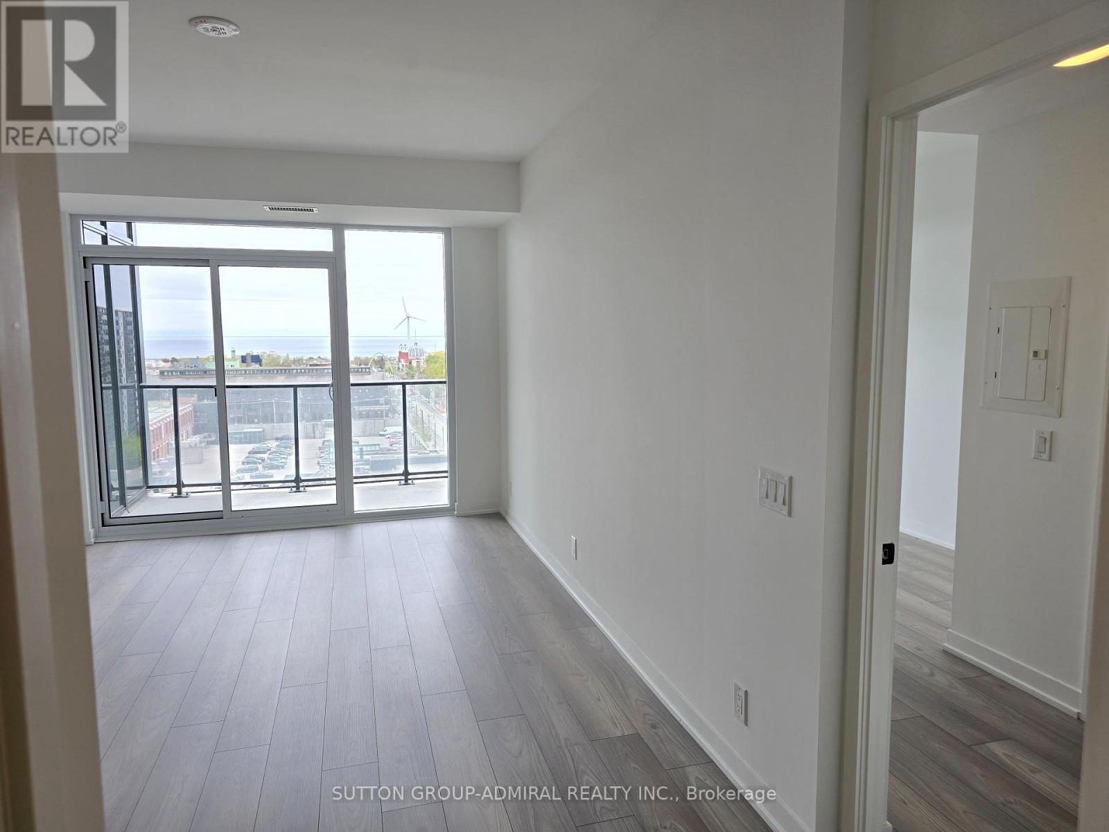 












819 - 285 DUFFERIN STREET W

,
Toronto (South Parkdale),




Ontario
M6K1E6


