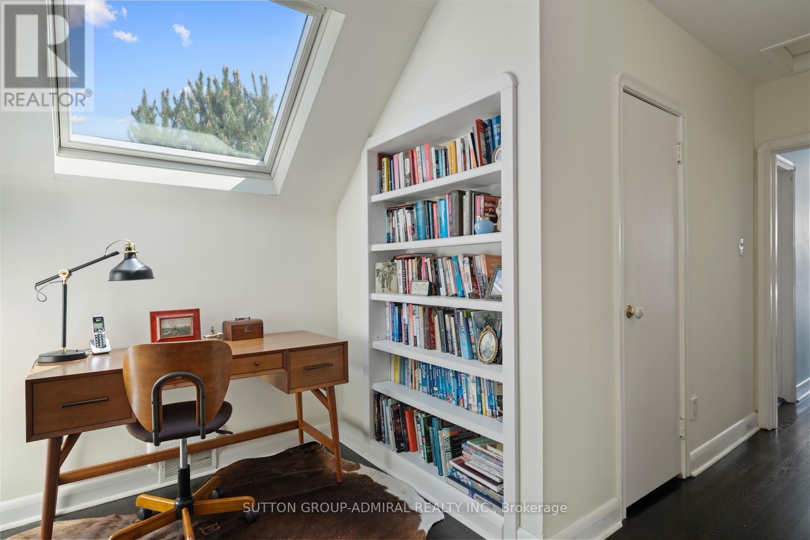 












39 PINEHURST CRESCENT

,
Toronto (Edenbridge-Humber Valley),




Ontario
M9A3A4


