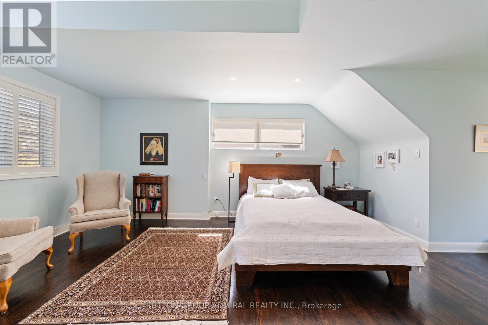 












39 PINEHURST CRESCENT

,
Toronto (Edenbridge-Humber Valley),




Ontario
M9A3A4

