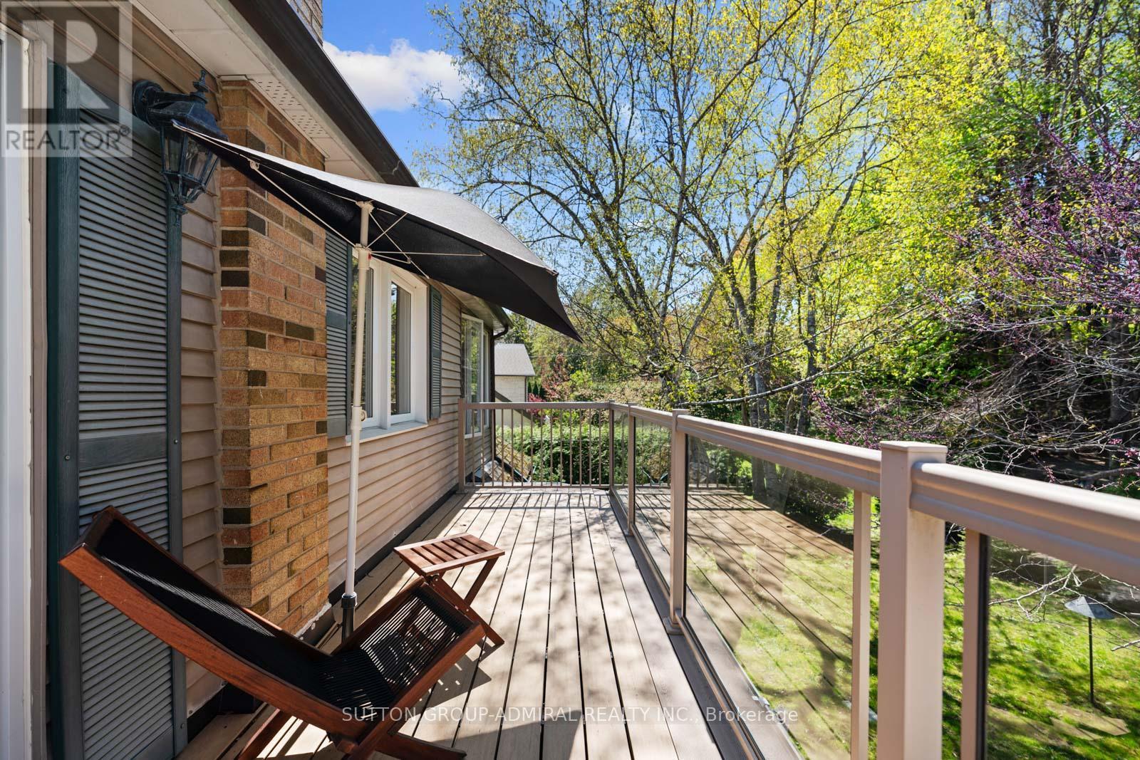 












39 PINEHURST CRESCENT

,
Toronto (Edenbridge-Humber Valley),




Ontario
M9A3A4

