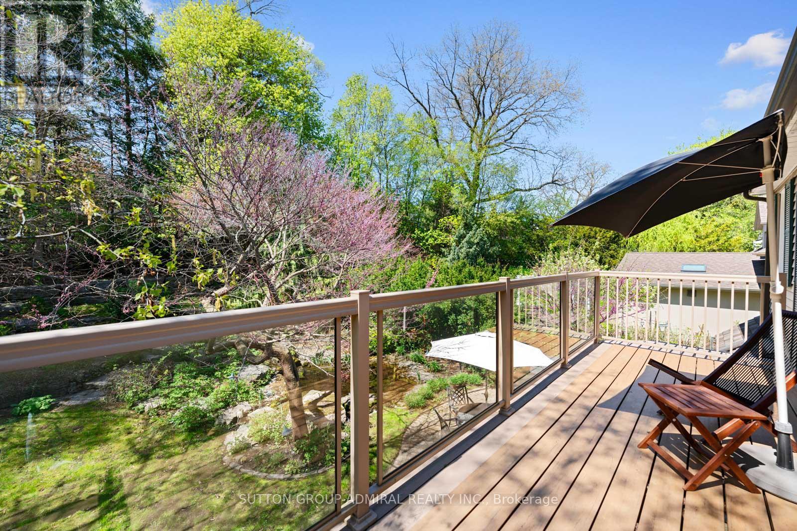 












39 PINEHURST CRESCENT

,
Toronto (Edenbridge-Humber Valley),




Ontario
M9A3A4

