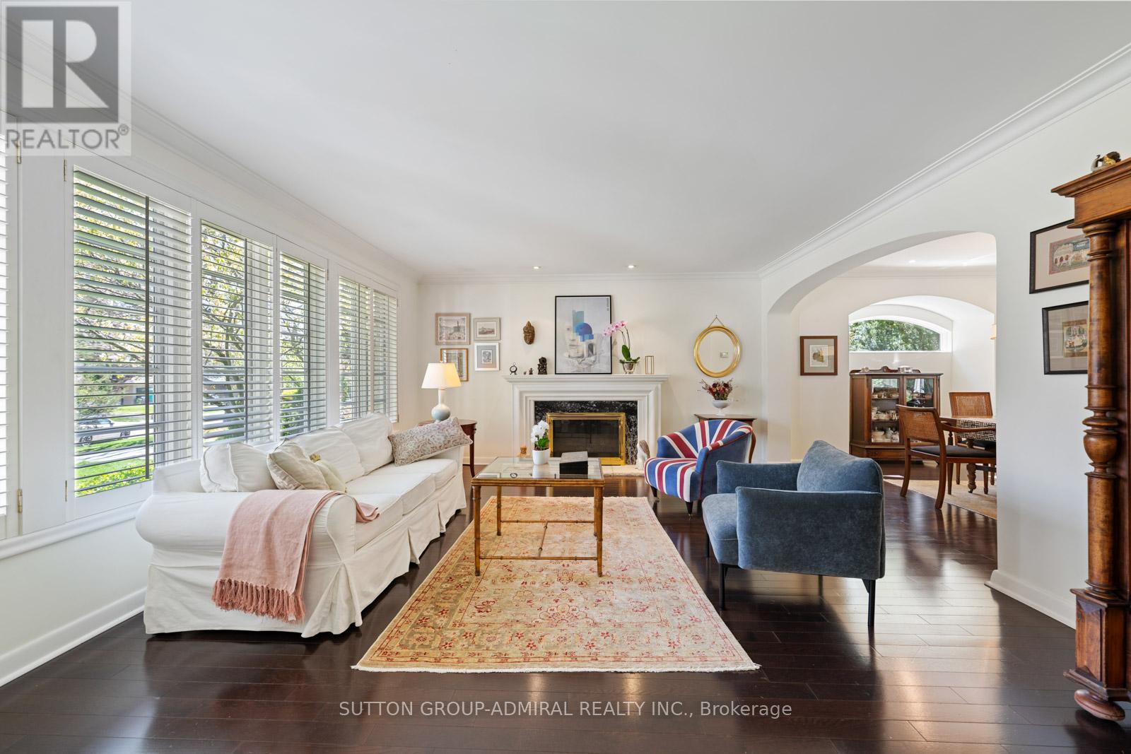 












39 PINEHURST CRESCENT

,
Toronto (Edenbridge-Humber Valley),




Ontario
M9A3A4

