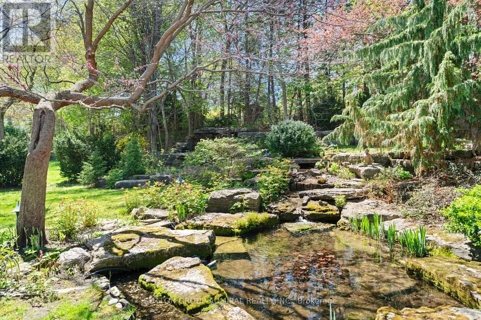 












39 PINEHURST CRESCENT

,
Toronto (Edenbridge-Humber Valley),




Ontario
M9A3A4

