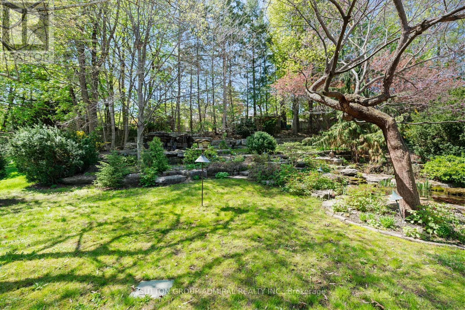 












39 PINEHURST CRESCENT

,
Toronto (Edenbridge-Humber Valley),




Ontario
M9A3A4

