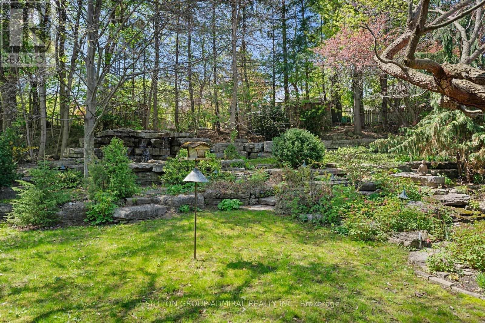 












39 PINEHURST CRESCENT

,
Toronto (Edenbridge-Humber Valley),




Ontario
M9A3A4

