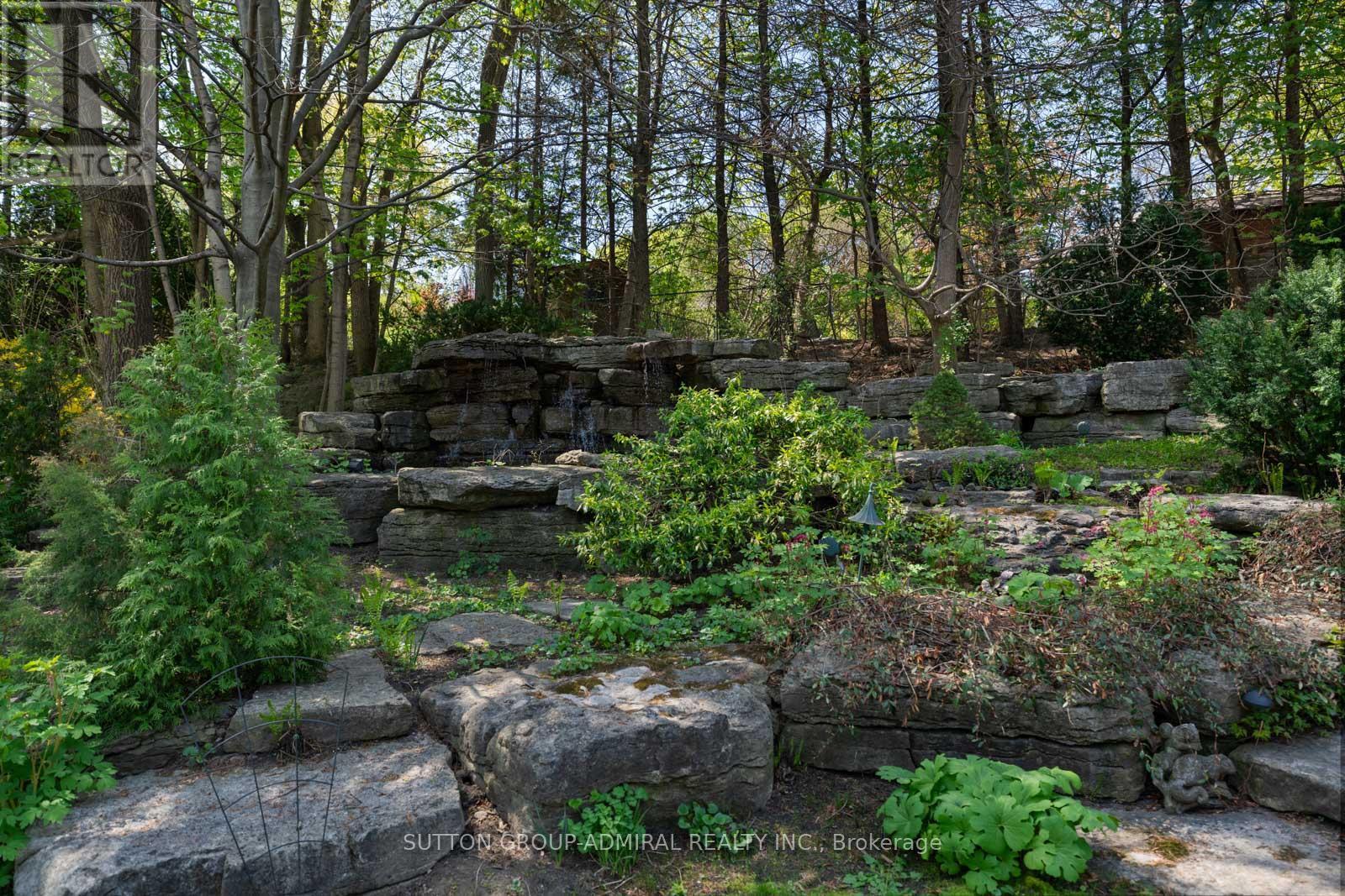 












39 PINEHURST CRESCENT

,
Toronto (Edenbridge-Humber Valley),




Ontario
M9A3A4


