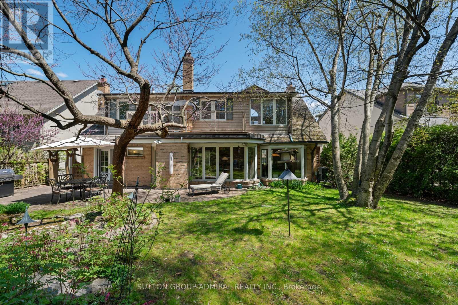 












39 PINEHURST CRESCENT

,
Toronto (Edenbridge-Humber Valley),




Ontario
M9A3A4

