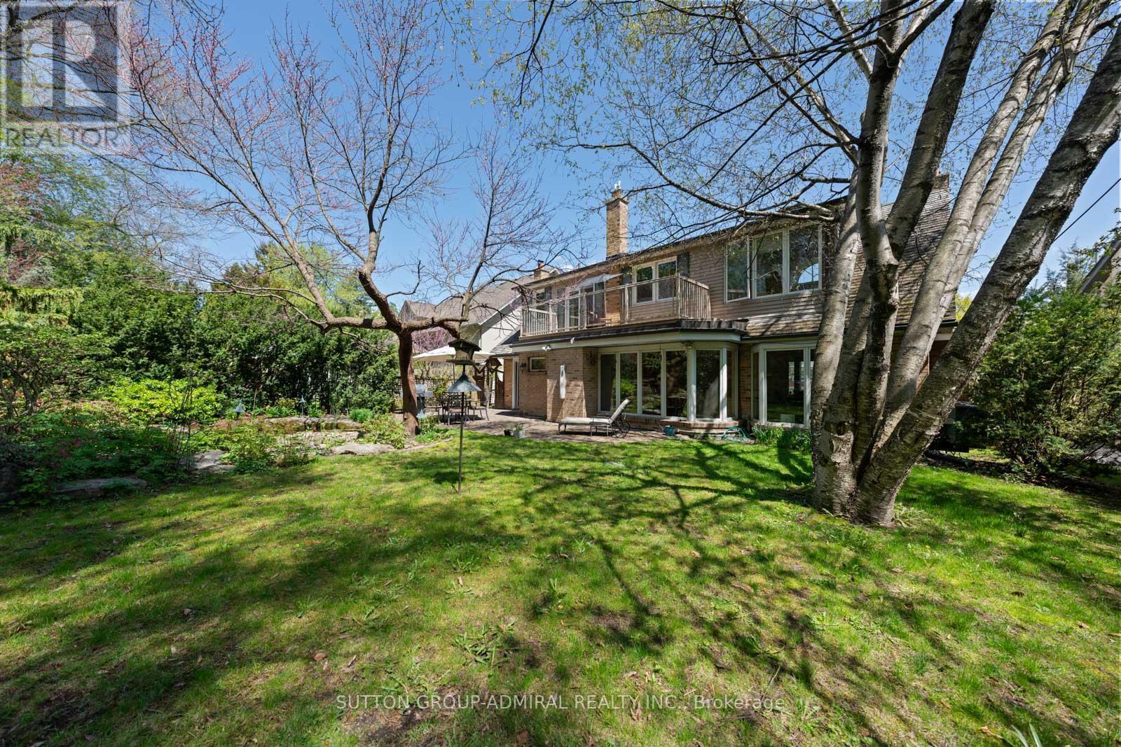 












39 PINEHURST CRESCENT

,
Toronto (Edenbridge-Humber Valley),




Ontario
M9A3A4

