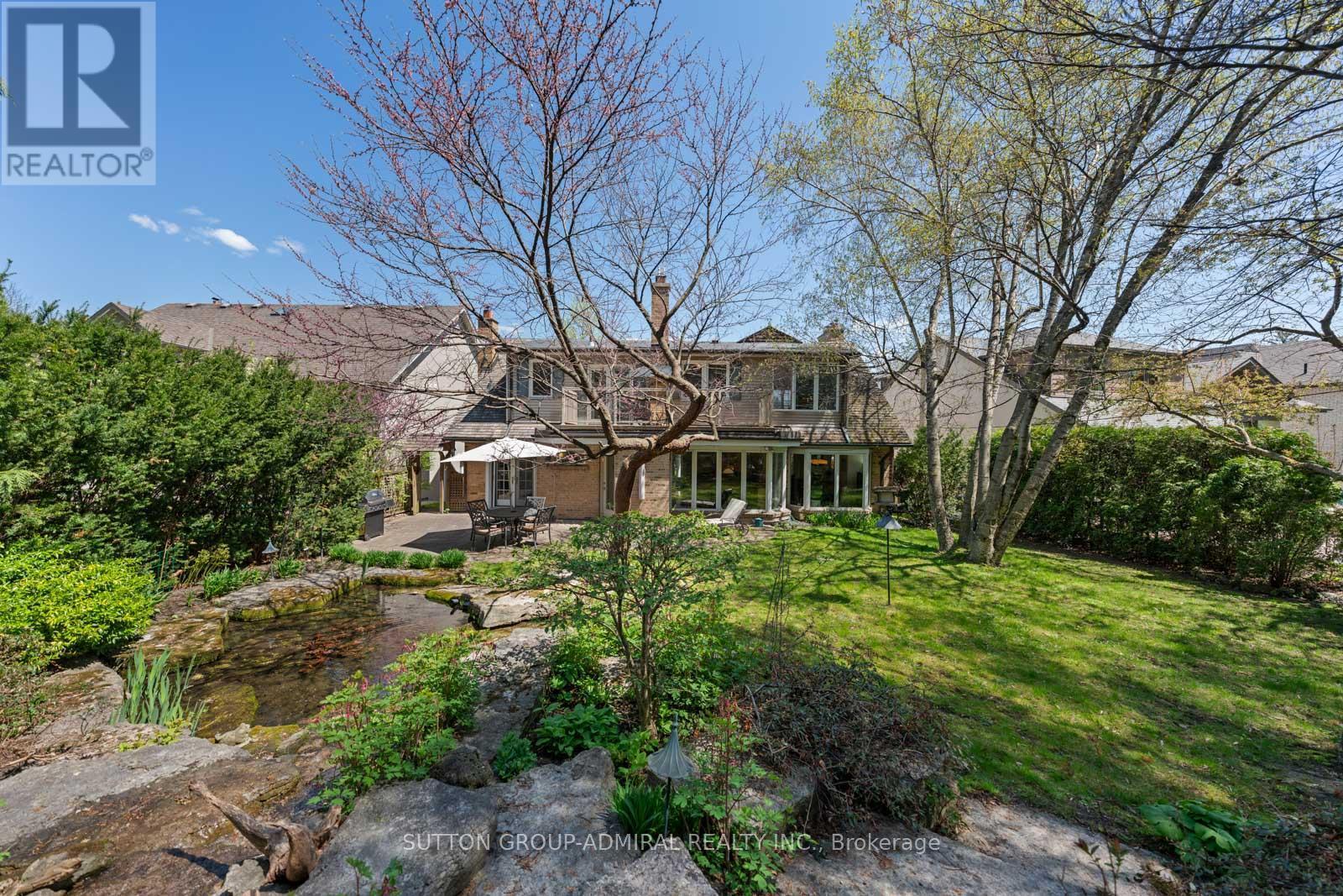 












39 PINEHURST CRESCENT

,
Toronto (Edenbridge-Humber Valley),




Ontario
M9A3A4

