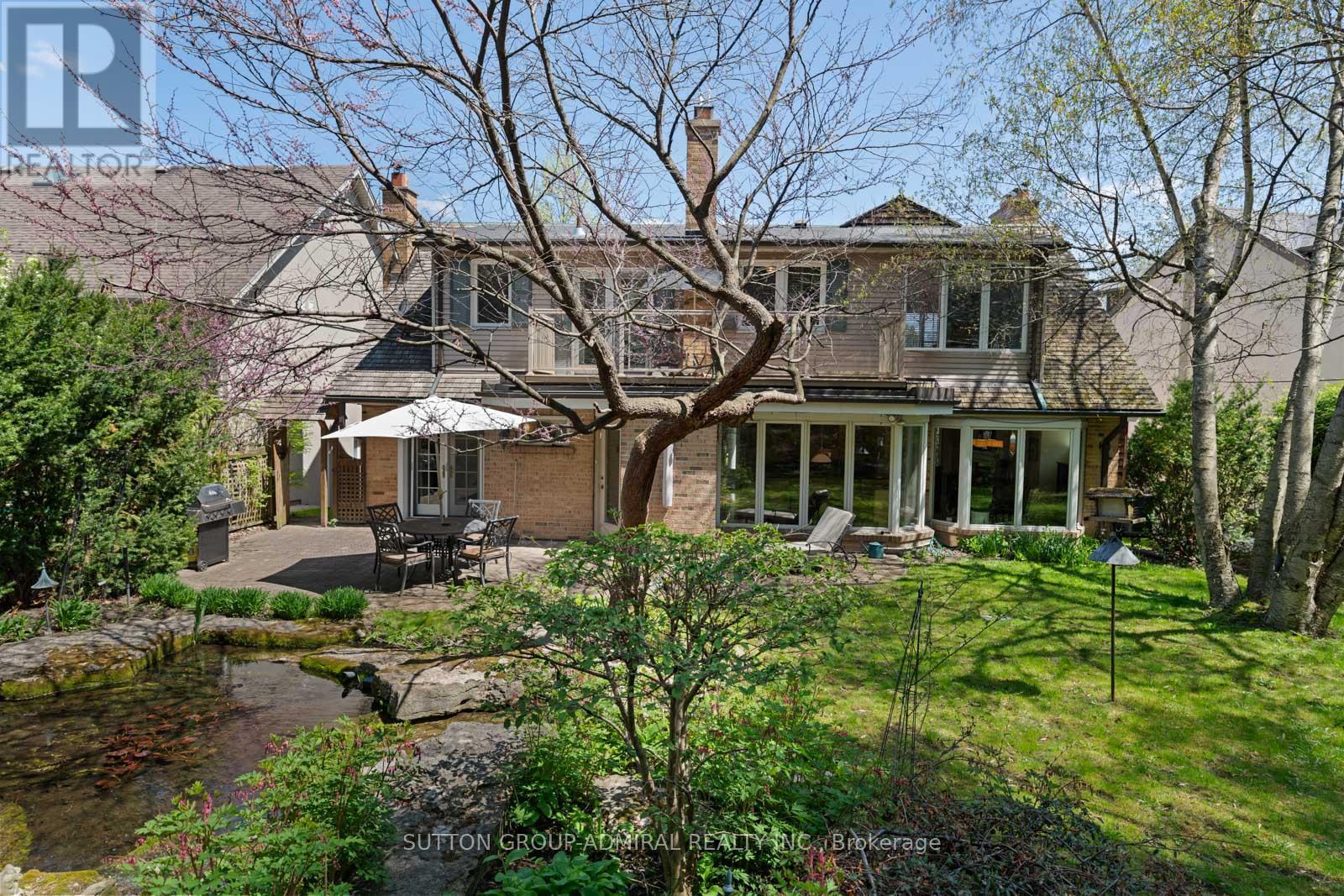 












39 PINEHURST CRESCENT

,
Toronto (Edenbridge-Humber Valley),




Ontario
M9A3A4

