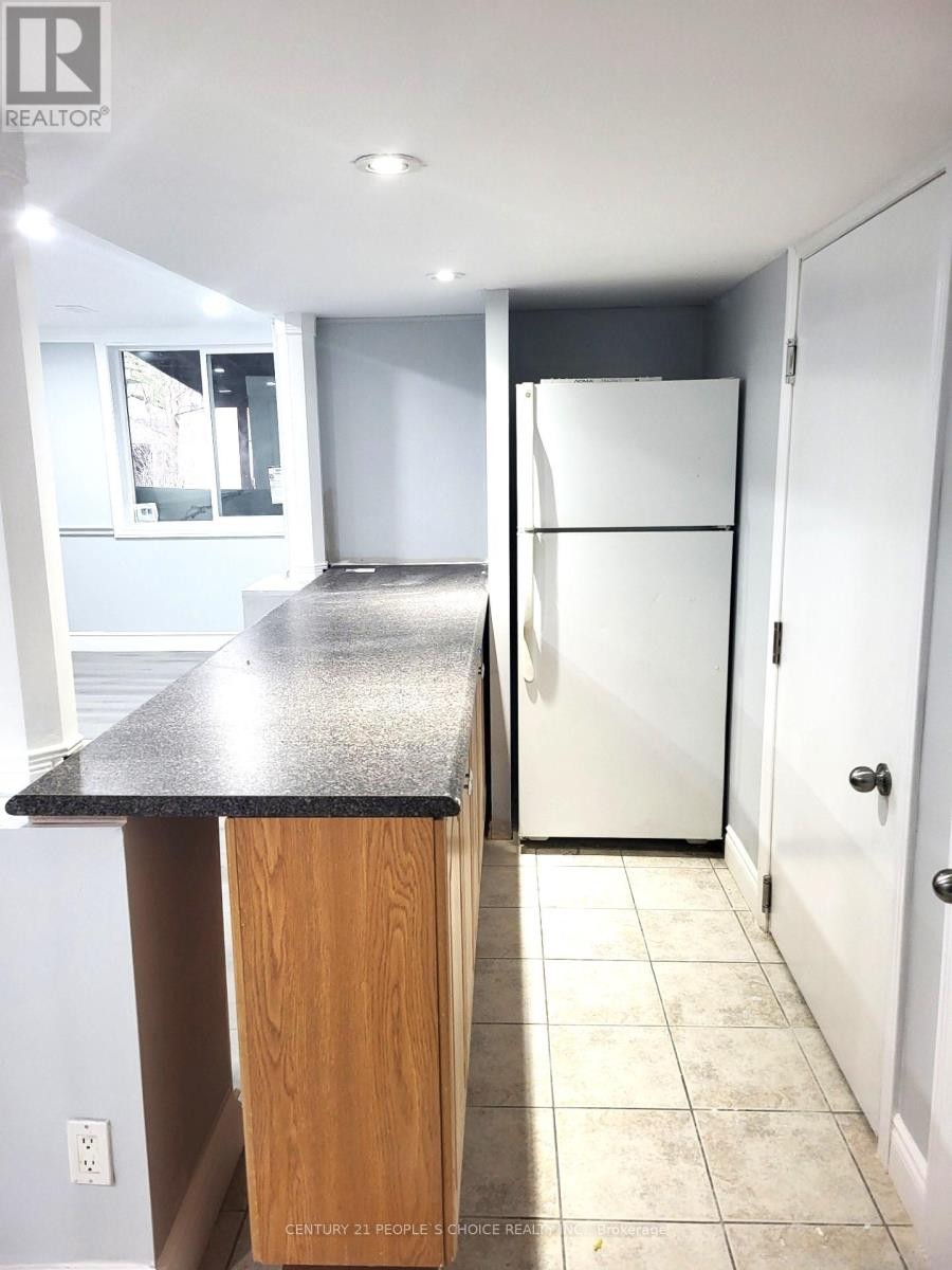 












(WALKOUT UNIT) - 2638 SHERHILL DRIVE

,
Mississauga (Clarkson),




Ontario
L5J3Z3

