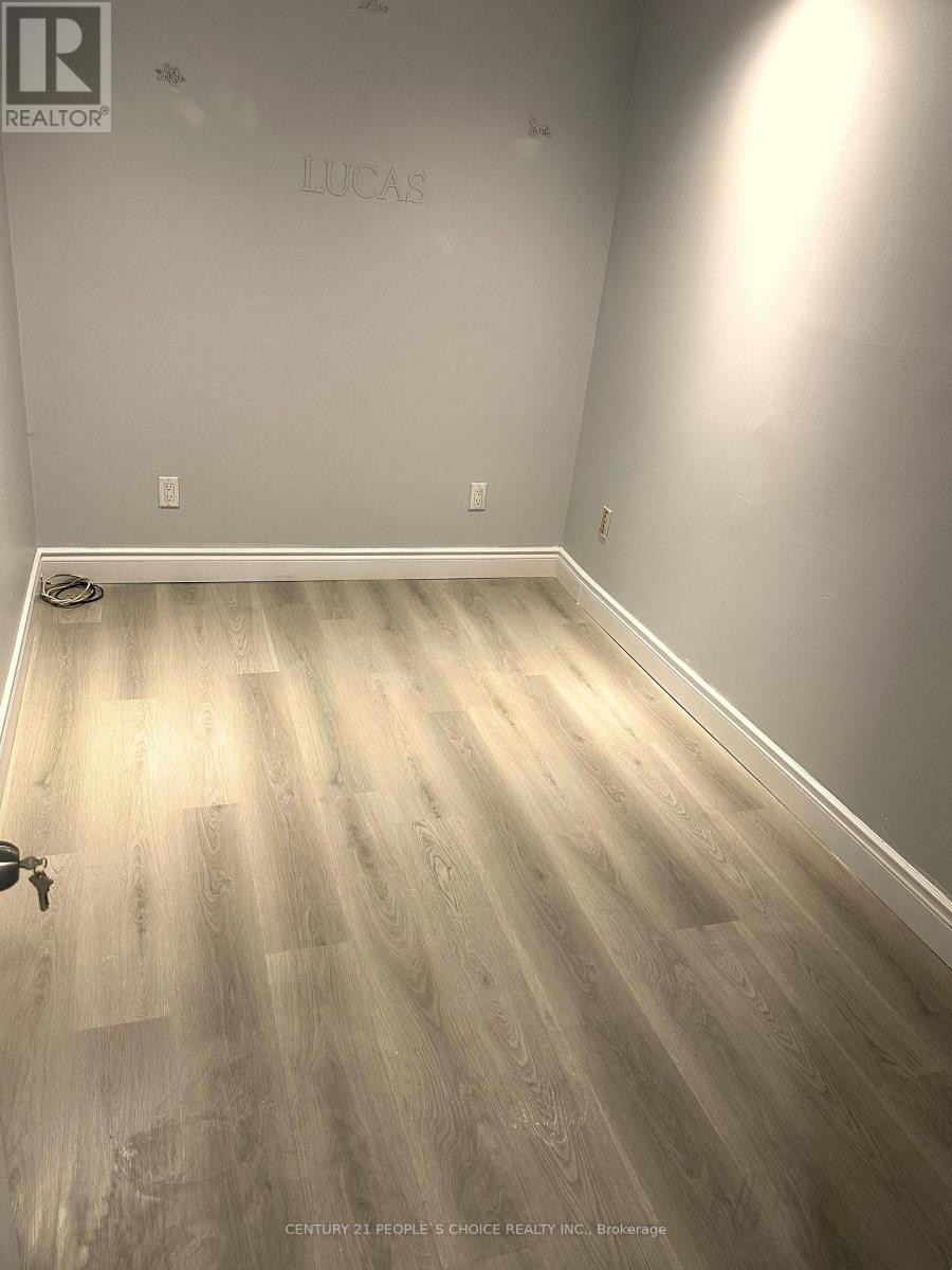 












(WALKOUT UNIT) - 2638 SHERHILL DRIVE

,
Mississauga (Clarkson),




Ontario
L5J3Z3


