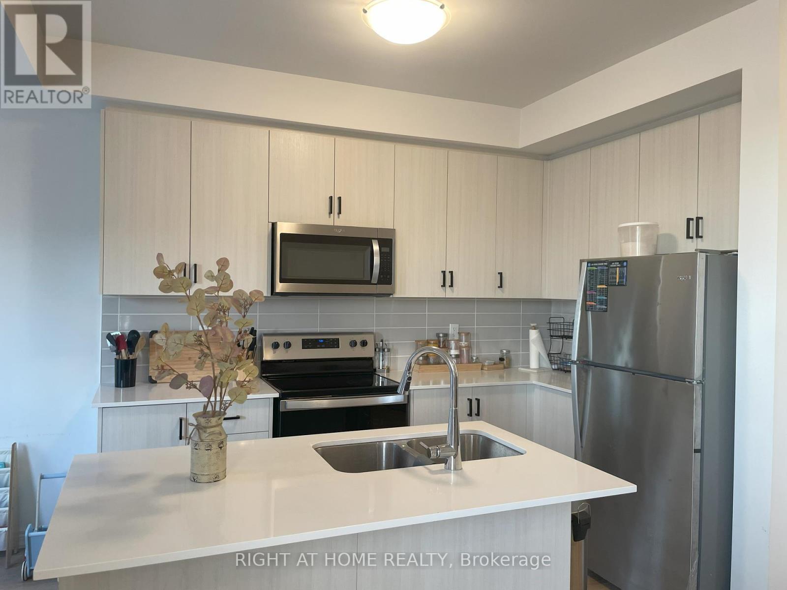 












45 - 9440 THE GORE ROAD

,
Brampton (Bram East),




Ontario
L6P4P9

