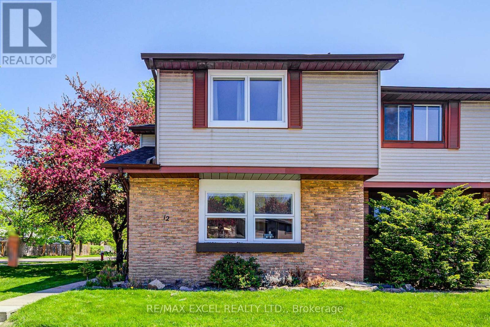 












12 - 6433 CHARING DRIVE

,
Mississauga (Streetsville),




Ontario
L5N1L6

