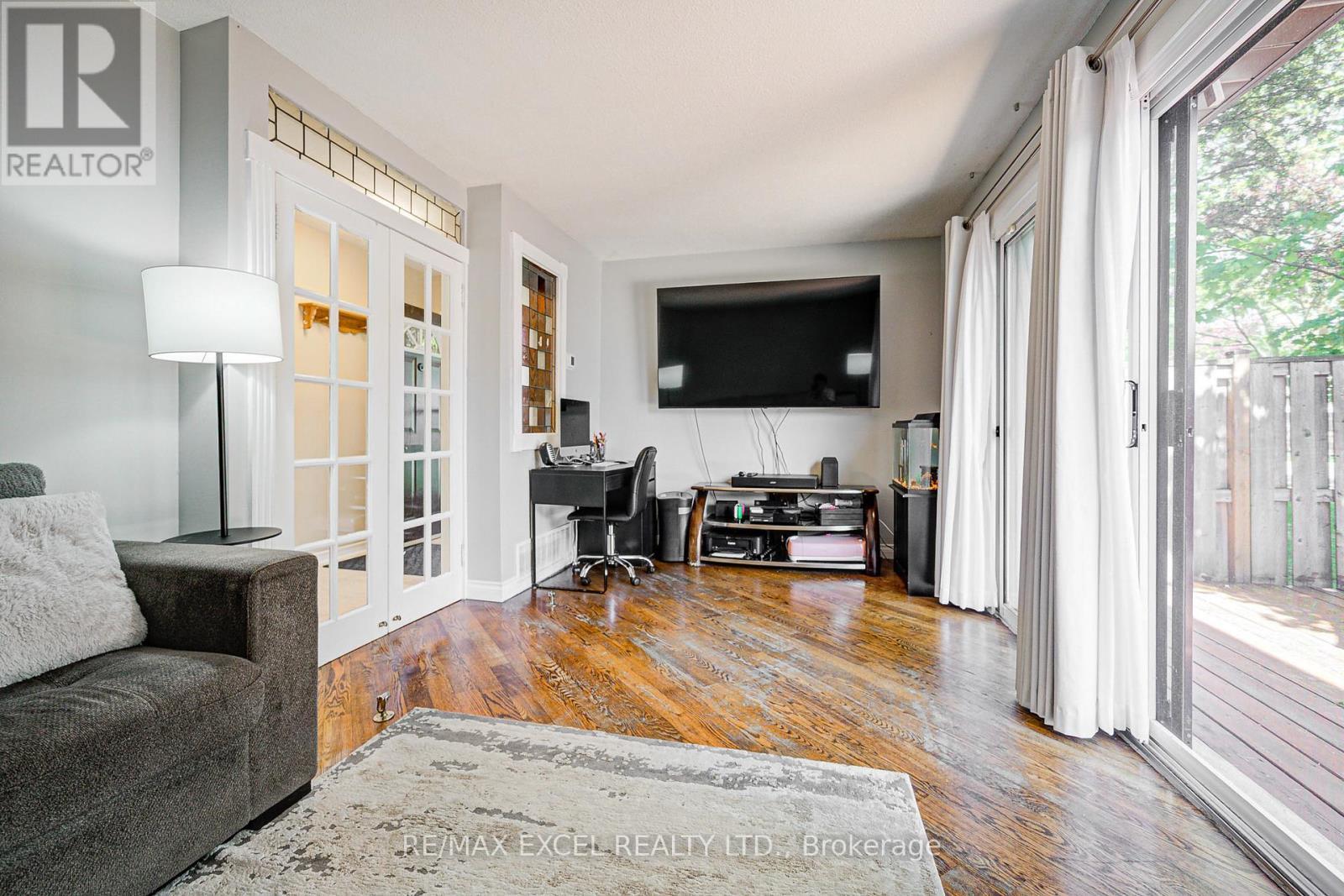












12 - 6433 CHARING DRIVE

,
Mississauga (Streetsville),




Ontario
L5N1L6

